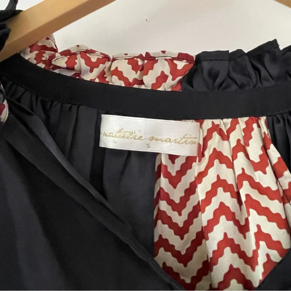 Natalie Martin Silk Black and Red Chevron Top - Picture 2 of 2